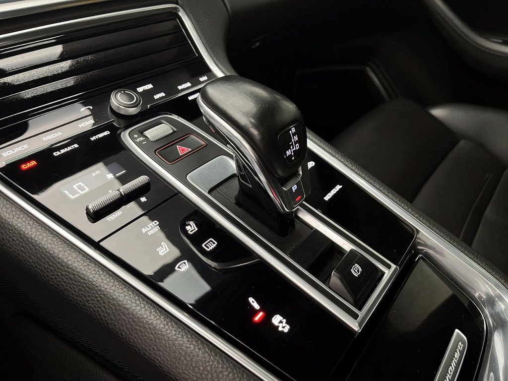2018 Porsche Panamera 4 in Laval, Quebec - 22 - w1024h768px