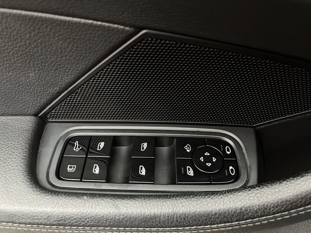 2018 Porsche Panamera 4 in Laval, Quebec - 30 - w1024h768px