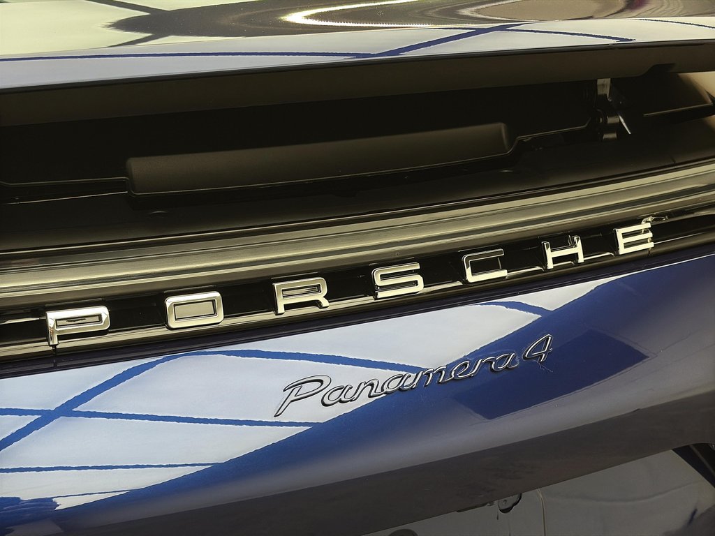 2023 Porsche Panamera 4 SportDesign Package in Laval, Quebec - 8 - w1024h768px