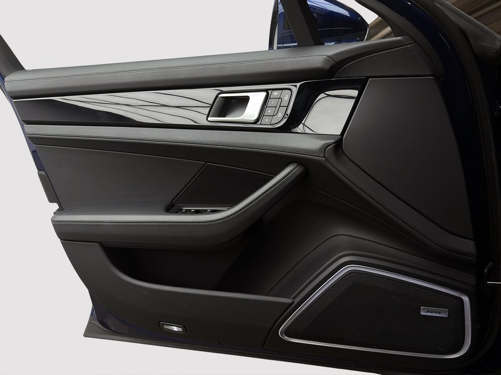 2023 Porsche Panamera 4 SportDesign Package in Laval, Quebec - 28 - w1024h768px