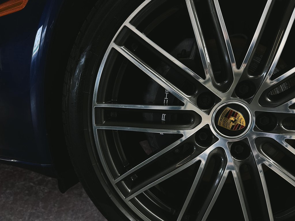 2023 Porsche Panamera 4 SportDesign Package in Laval, Quebec - 13 - w1024h768px