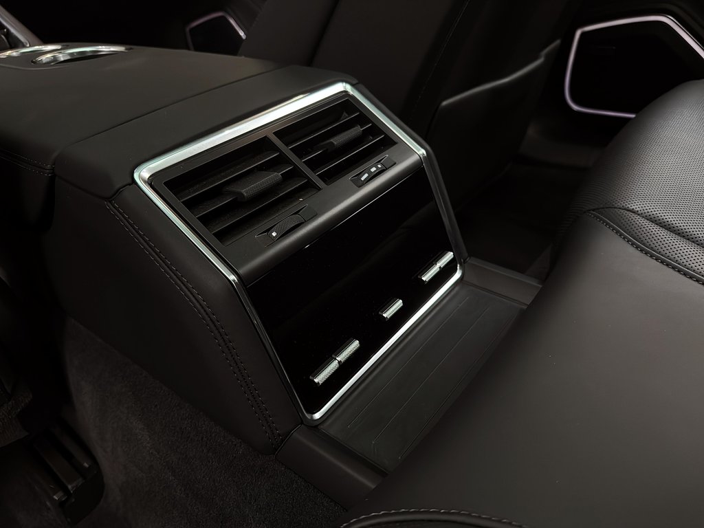 2023 Porsche Panamera 4 SportDesign Package in Laval, Quebec - 27 - w1024h768px