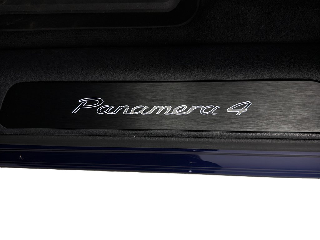 2023 Porsche Panamera 4 SportDesign Package in Laval, Quebec - 31 - w1024h768px