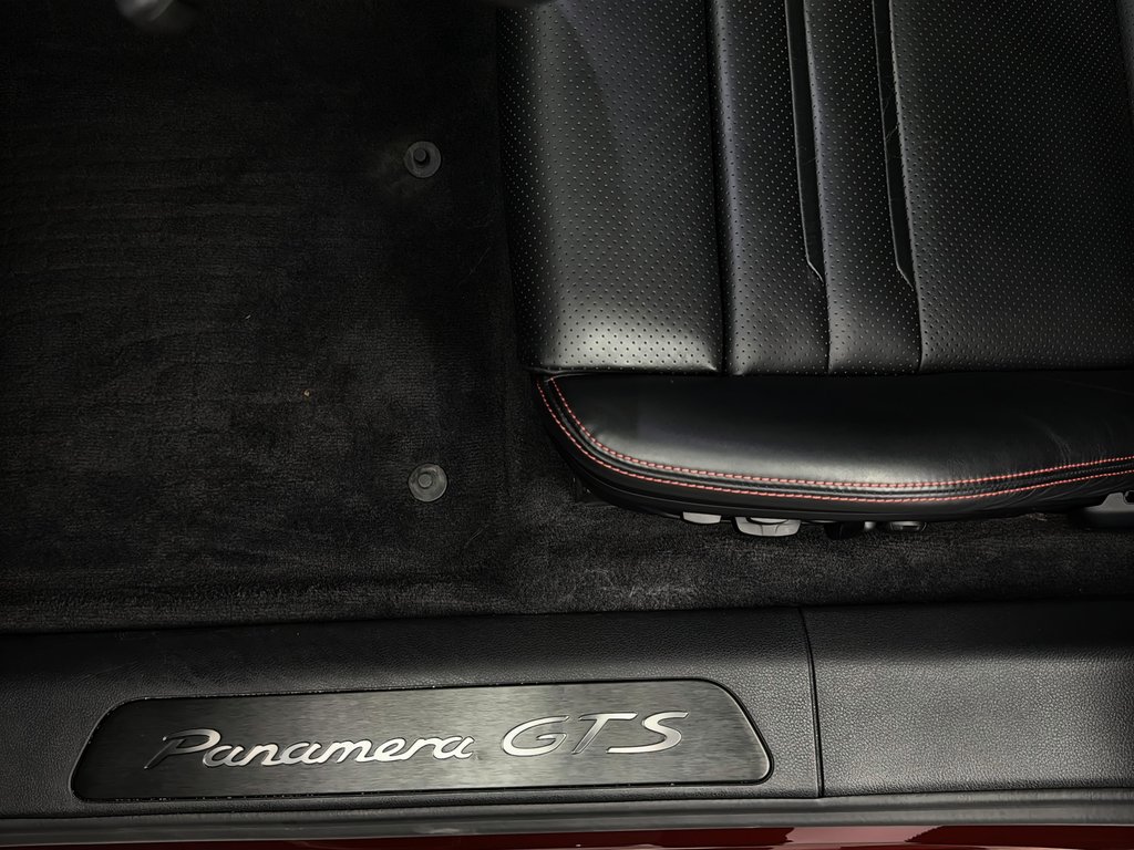 Porsche Panamera GTS w/Assistance Package 2023 à Laval, Québec - 24 - w1024h768px