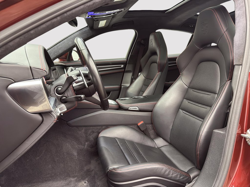 Porsche Panamera GTS w/Assistance Package 2023 à Laval, Québec - 15 - w1024h768px