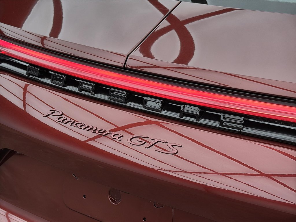 Porsche Panamera GTS w/Assistance Package 2023 à Laval, Québec - 9 - w1024h768px