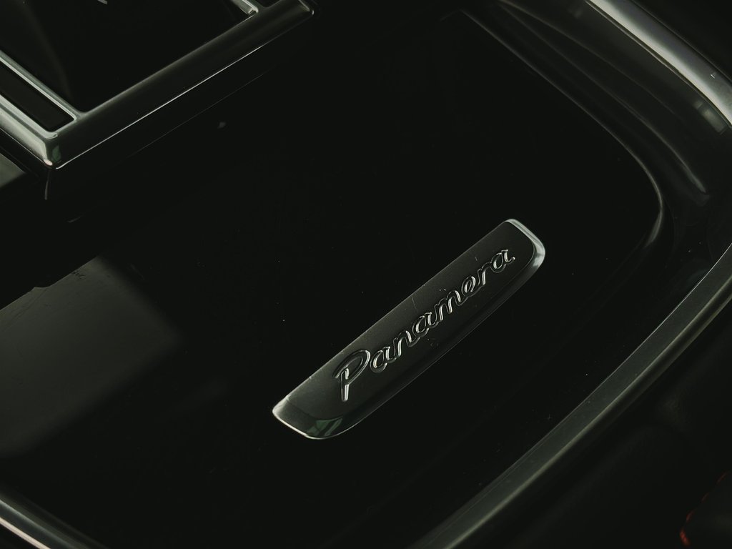 Porsche Panamera GTS w/Assistance Package 2023 à Laval, Québec - 31 - w1024h768px