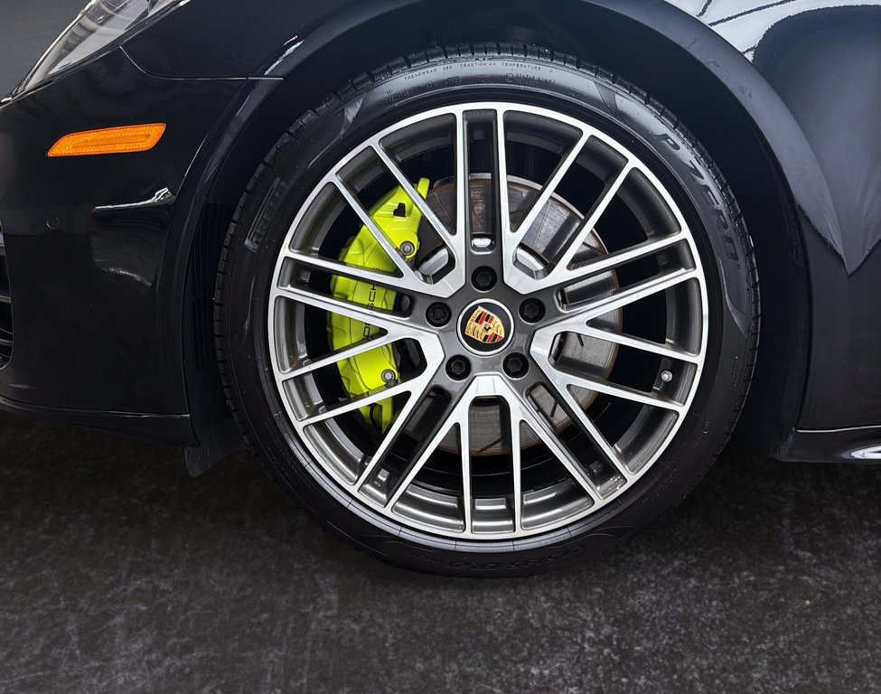 Porsche Panamera 4 E-Hybrid Premium Package 2023 à Laval, Québec - 12 - w1024h768px