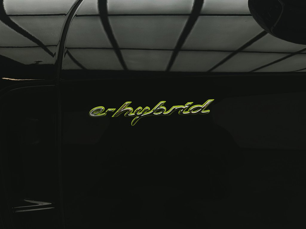 Porsche Panamera 4 E-Hybrid Premium Package 2023 à Laval, Québec - 9 - w1024h768px