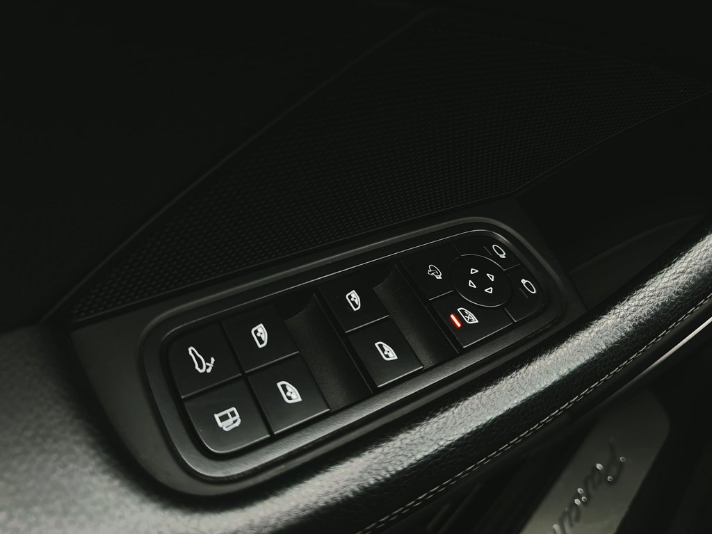 Porsche Panamera 4 E-Hybrid Premium Package 2023 à Laval, Québec - 30 - w1024h768px