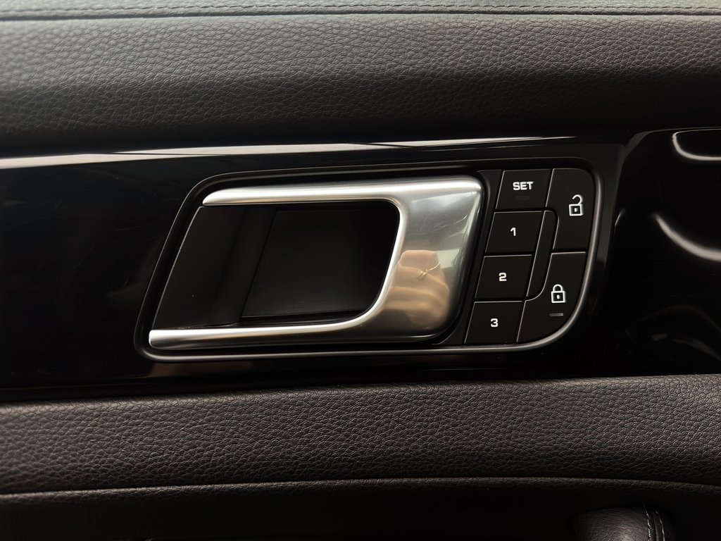 Porsche Panamera 4 E-Hybrid Premium Package 2023 à Laval, Québec - 29 - w1024h768px