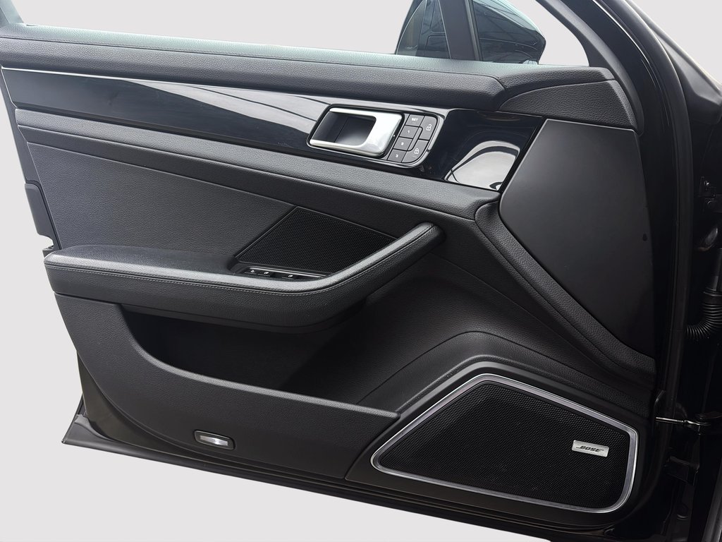 Porsche Panamera 4 E-Hybrid Premium Package 2023 à Laval, Québec - 28 - w1024h768px