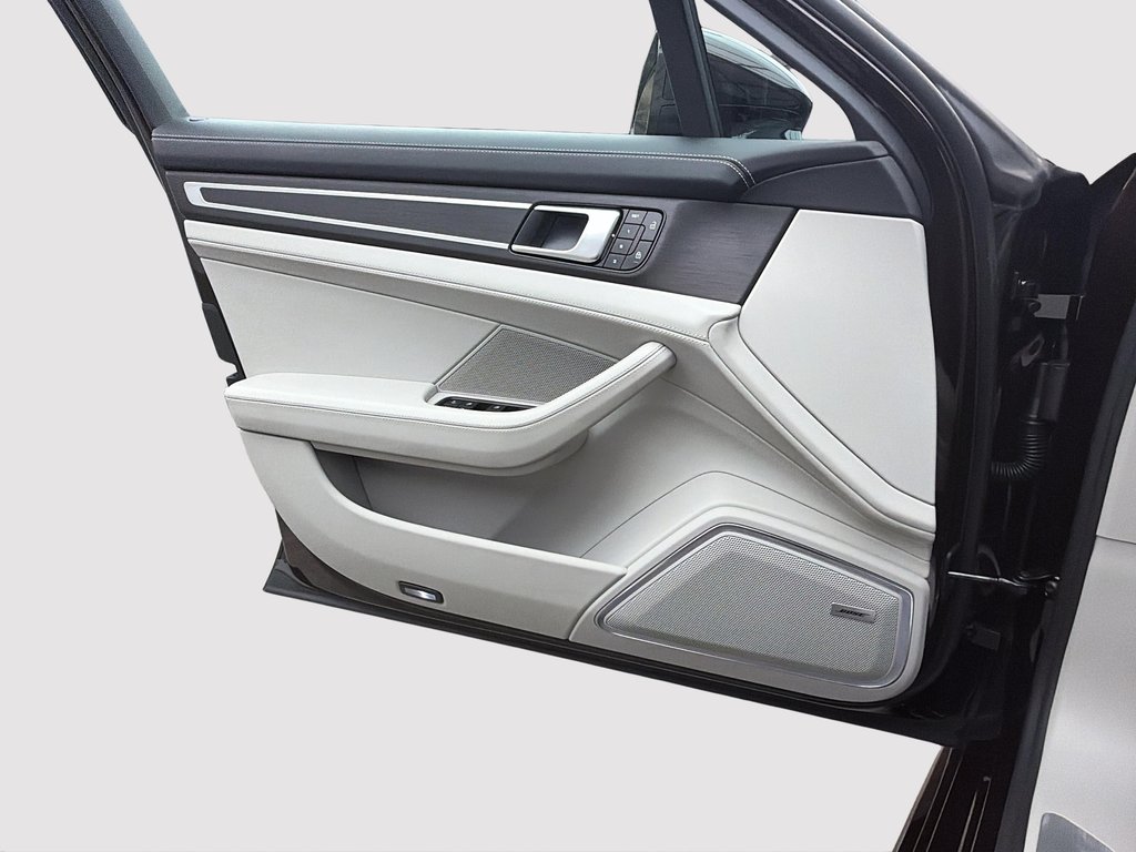 2023 Porsche Panamera 4S E-Hybrid AWD in Laval, Quebec - 27 - w1024h768px