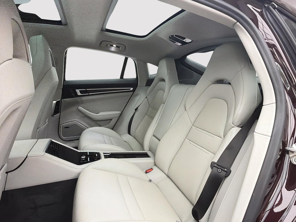 2023 Porsche Panamera 4S E-Hybrid AWD in Laval, Quebec - 26 - w1024h768px