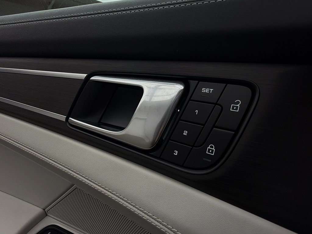 2023 Porsche Panamera 4S E-Hybrid AWD in Laval, Quebec - 28 - w1024h768px