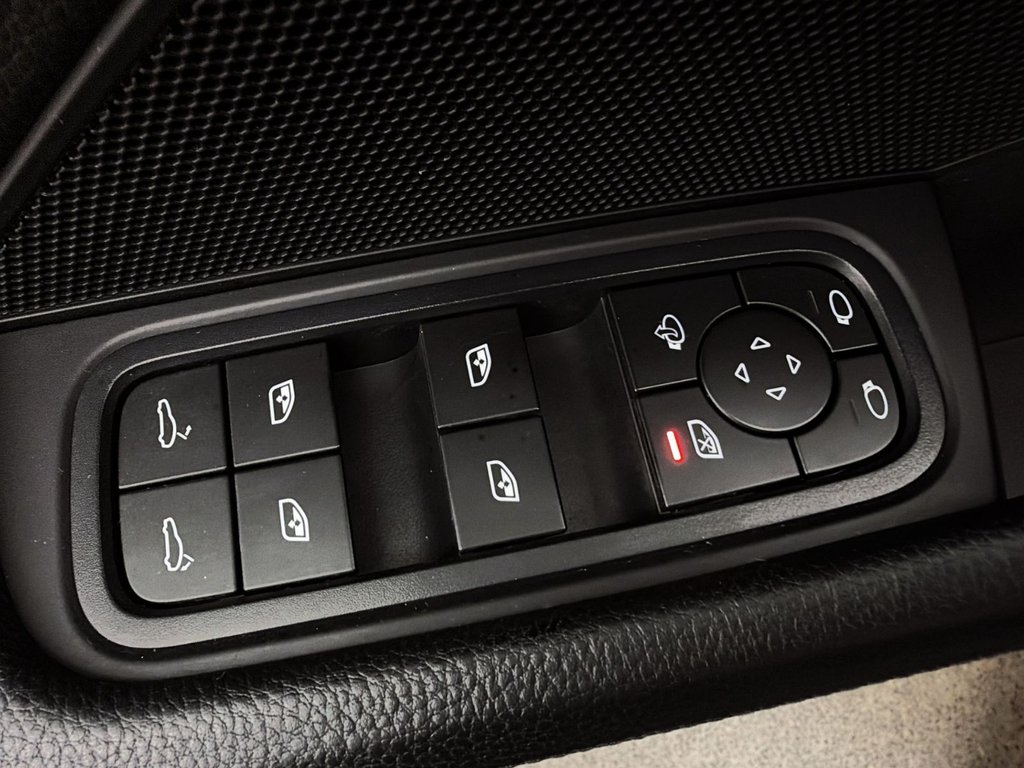 2023 Porsche Panamera in Laval, Quebec - 28 - w1024h768px