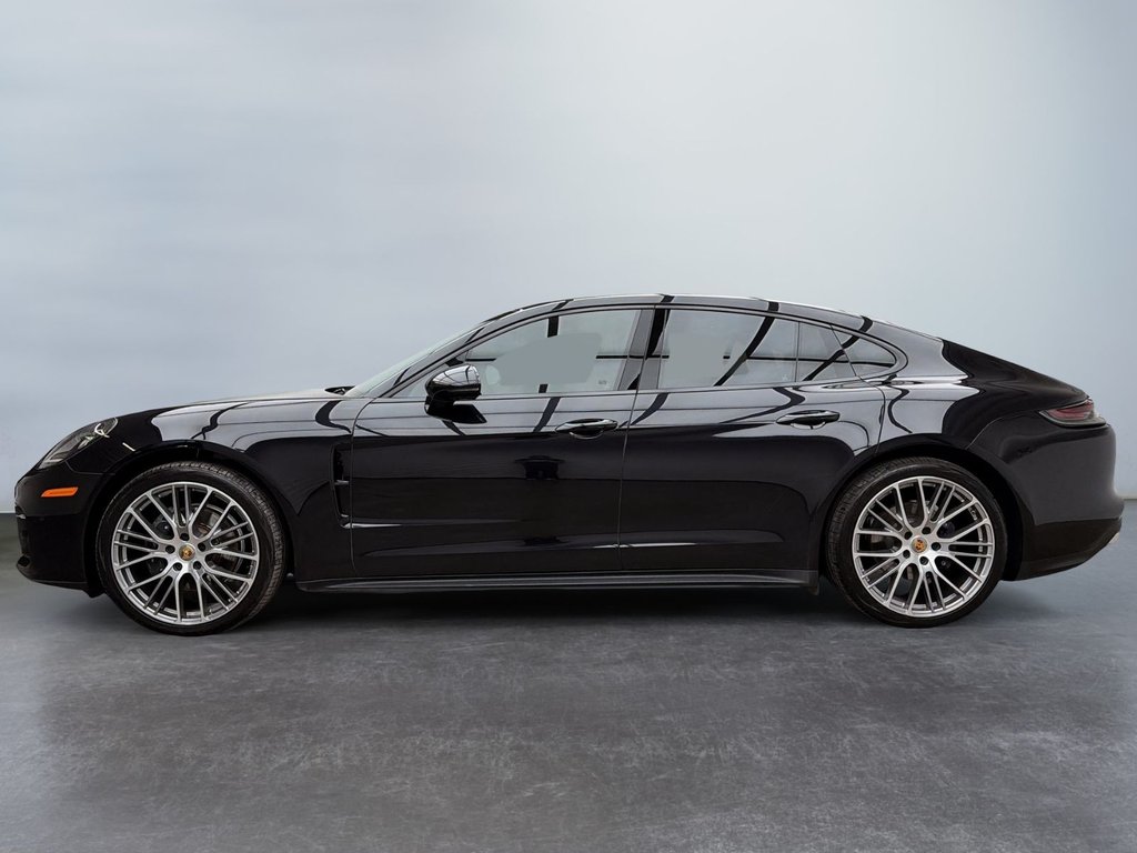 2023 Porsche Panamera in Laval, Quebec - 2 - w1024h768px