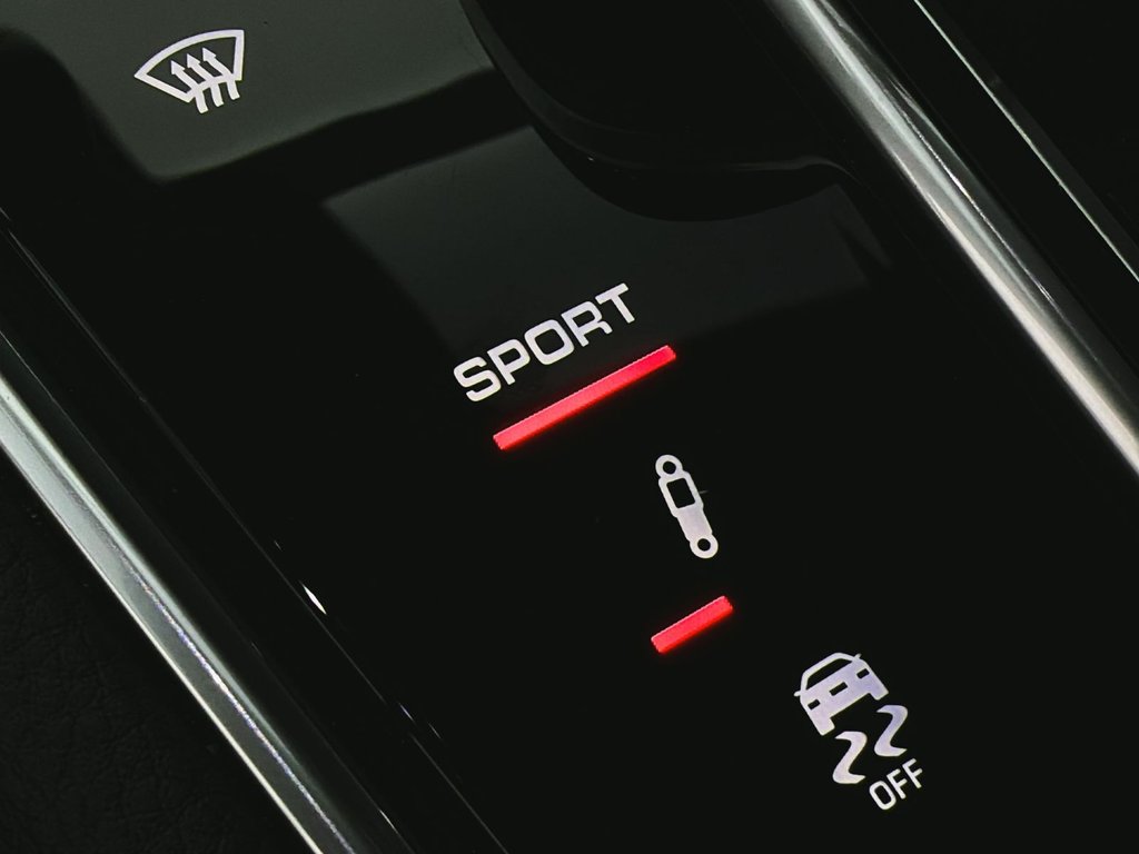 2023 Porsche Panamera in Laval, Quebec - 21 - w1024h768px
