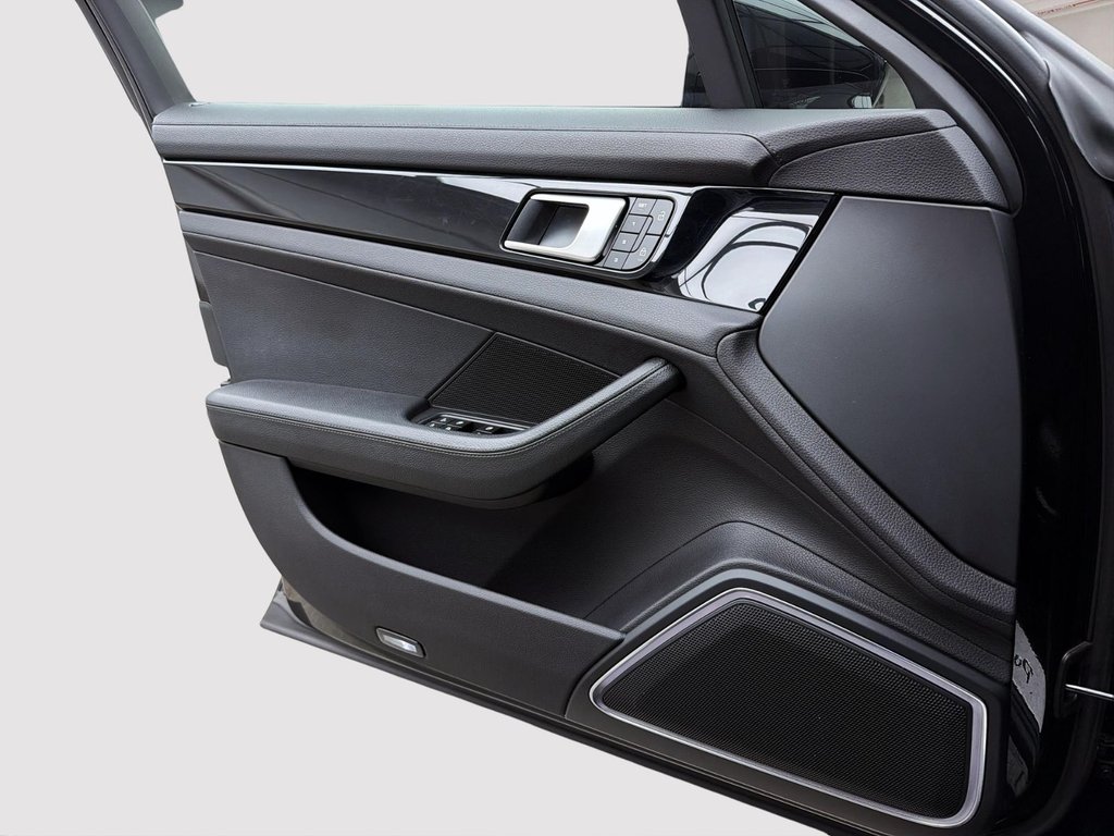 2023 Porsche Panamera in Laval, Quebec - 26 - w1024h768px