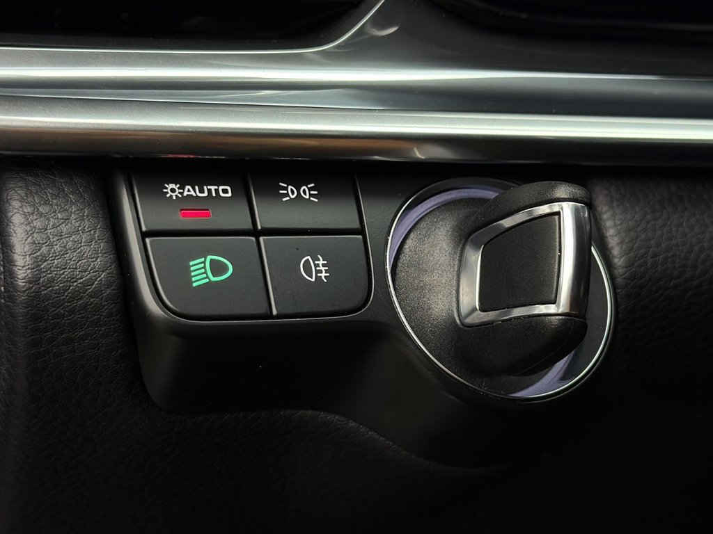 2023 Porsche Panamera in Laval, Quebec - 16 - w1024h768px