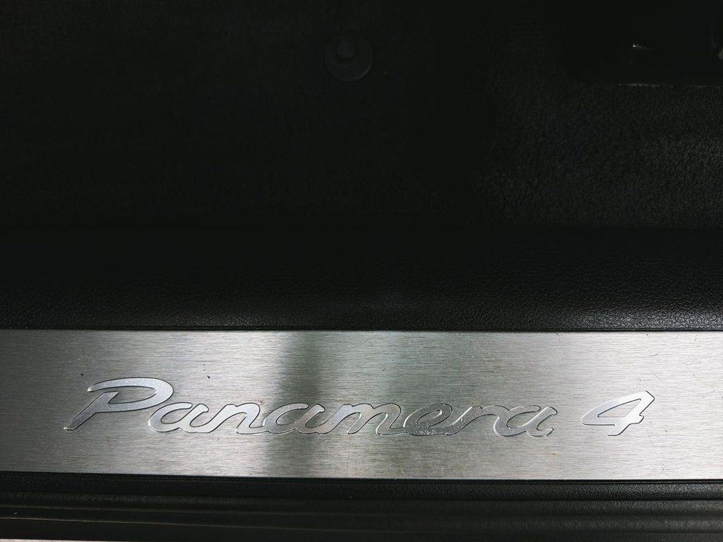 2023 Porsche Panamera in Laval, Quebec - 30 - w1024h768px