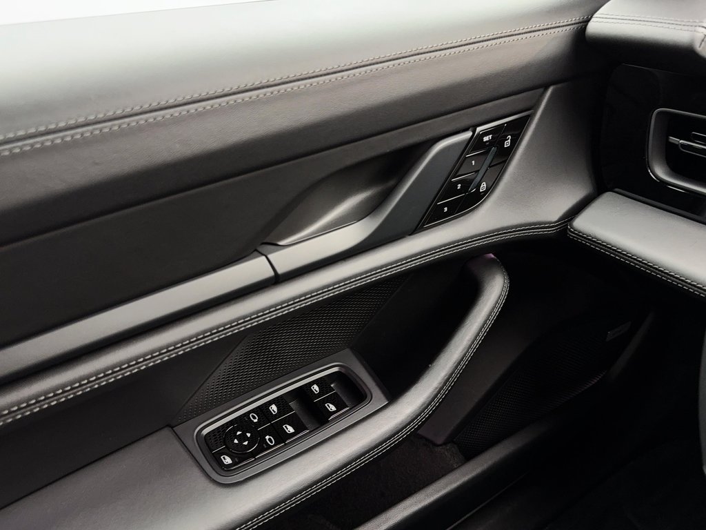 Porsche Taycan 4S  Premium Package,  Adaptive Cruise Control 2020 à Laval, Québec - 23 - w1024h768px