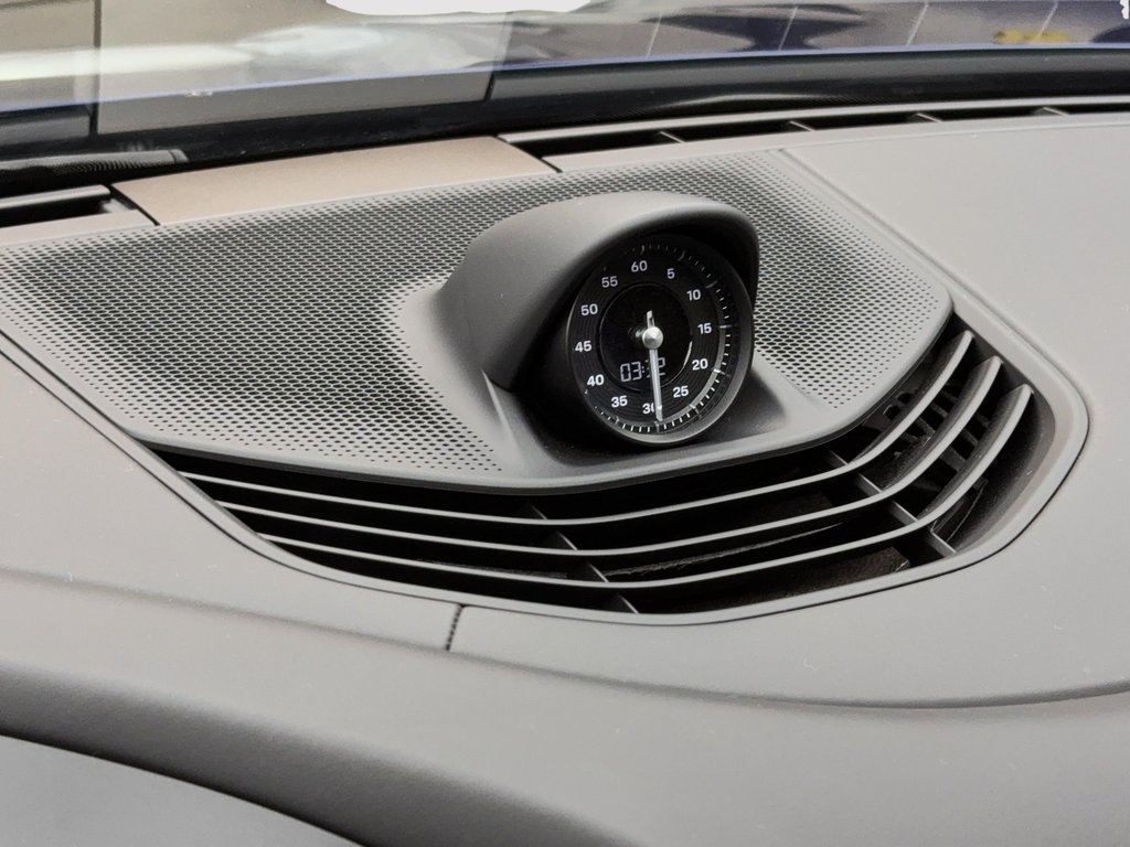 Porsche Taycan 4S  Premium Package,  Adaptive Cruise Control 2020 à Laval, Québec - 32 - w1024h768px