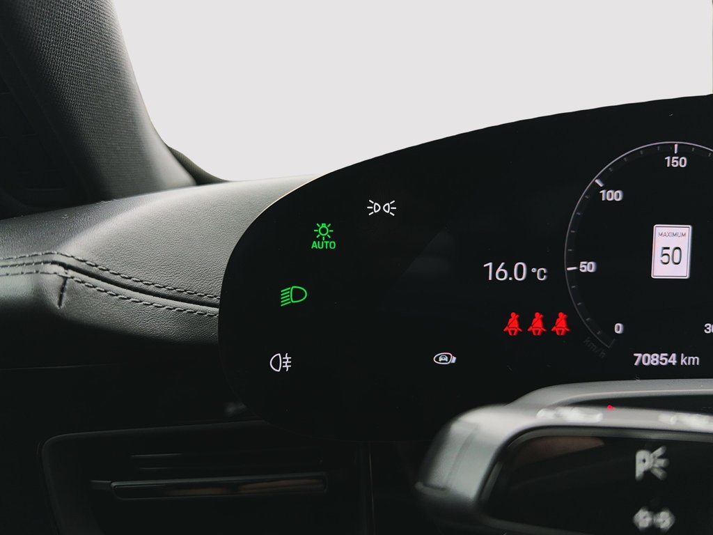 Porsche Taycan 4S  Premium Package,  Adaptive Cruise Control 2020 à Laval, Québec - 29 - w1024h768px