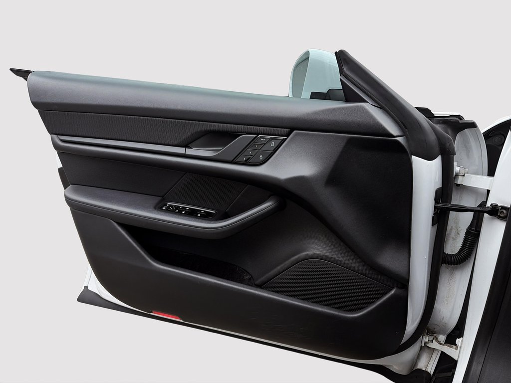 2020 Porsche Taycan 4S Performance Battery Plus in Laval, Quebec - 26 - w1024h768px