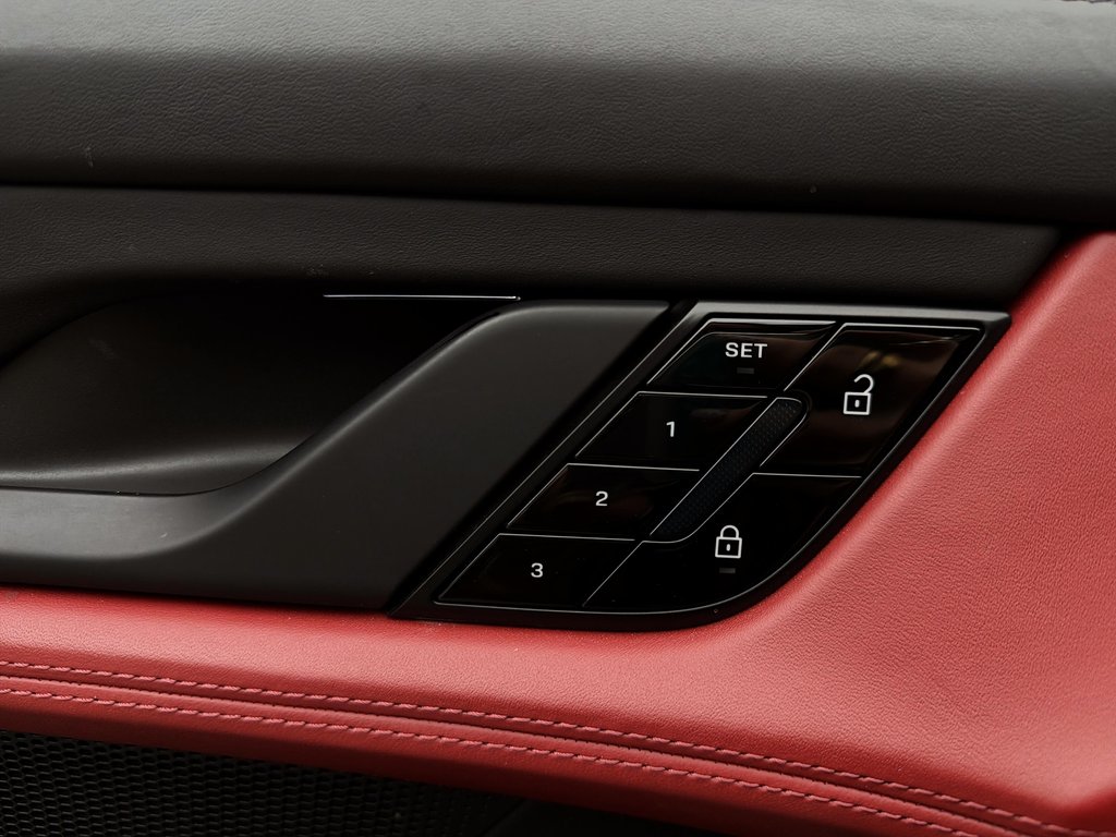 Porsche Taycan 4S Sedan 2020 à Laval, Québec - 26 - w1024h768px