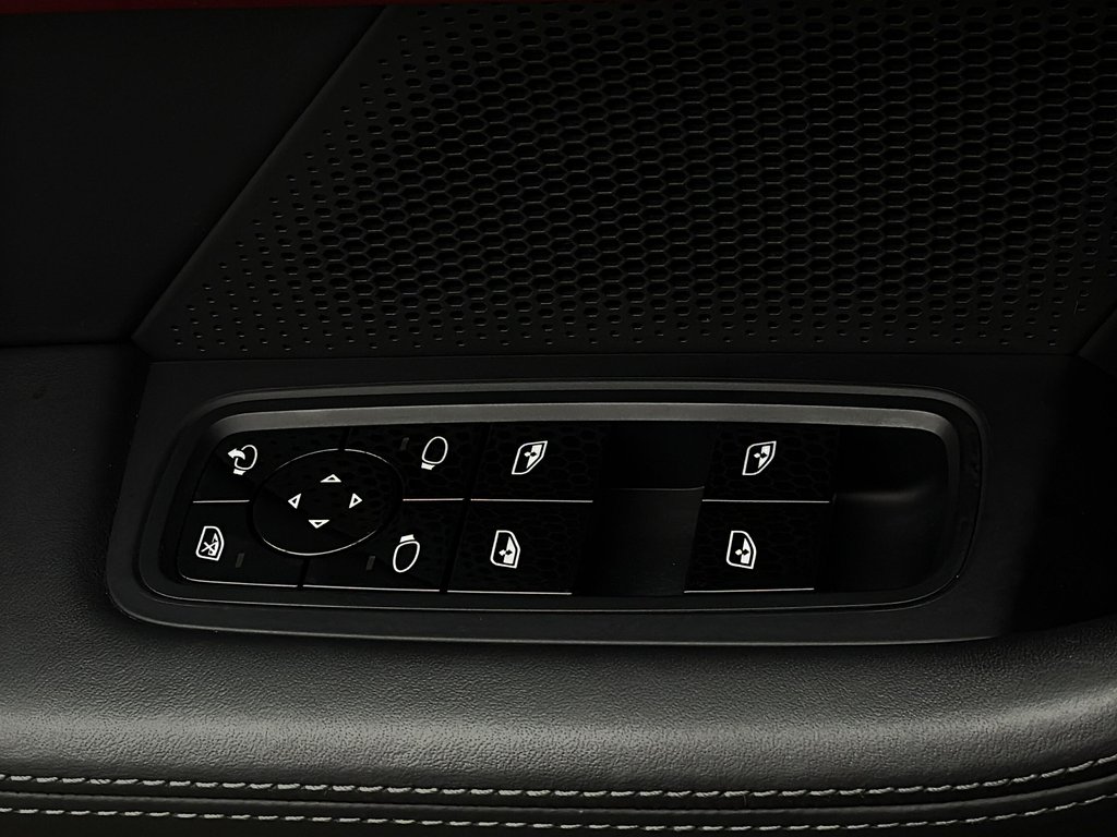 Porsche Taycan 4S Performance Package 2021 à Laval, Québec - 31 - w1024h768px