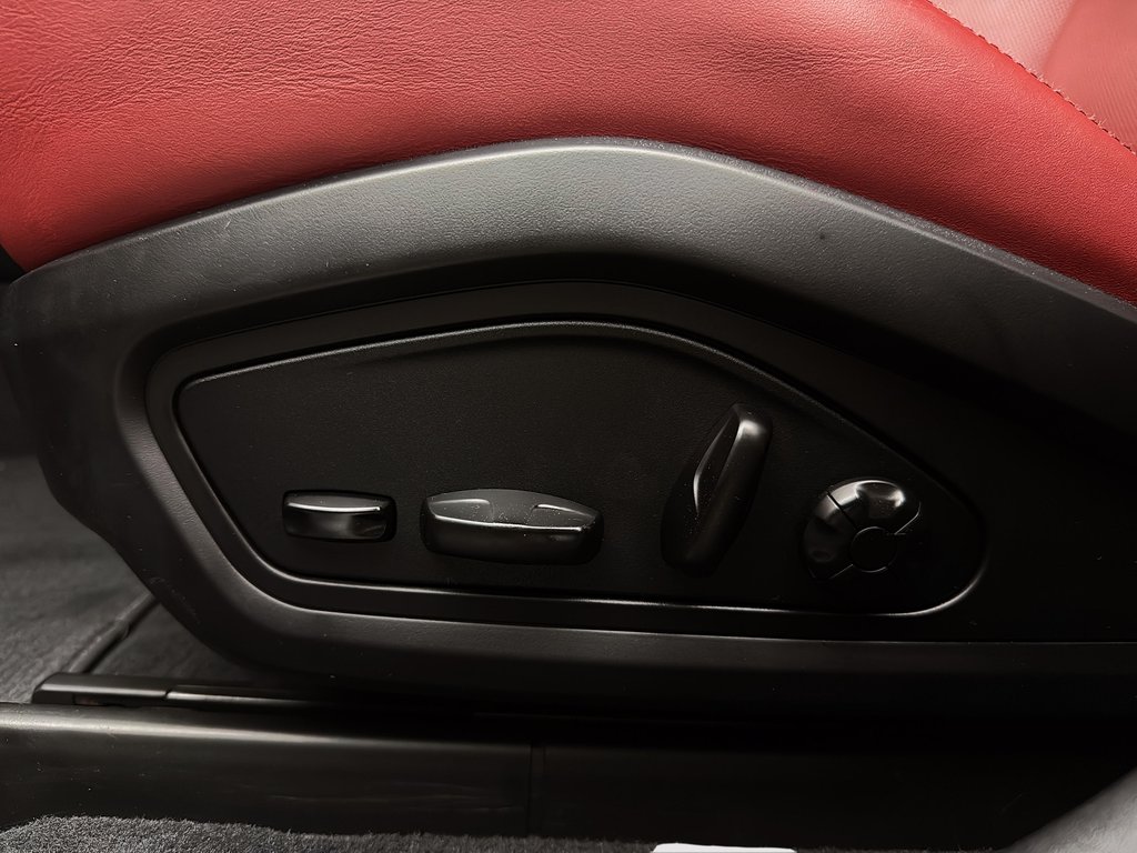 Porsche Taycan 4S Performance Package 2021 à Laval, Québec - 27 - w1024h768px