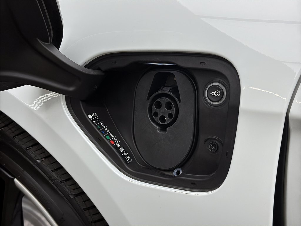 Porsche Taycan 4S Performance Package 2021 à Laval, Québec - 26 - w1024h768px