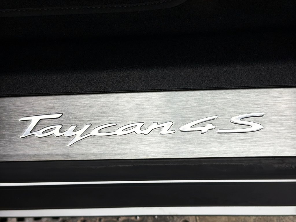 Porsche Taycan 4S Performance Package 2021 à Laval, Québec - 32 - w1024h768px