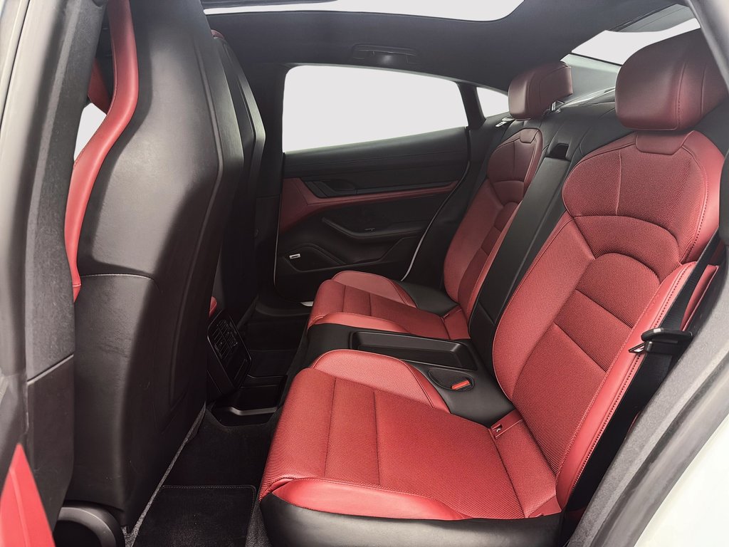 Porsche Taycan 4S Performance Package 2021 à Laval, Québec - 24 - w1024h768px
