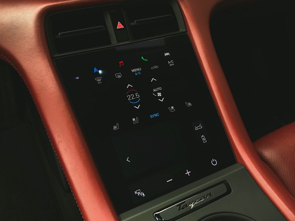 Porsche Taycan 4S Performance Package 2021 à Laval, Québec - 22 - w1024h768px