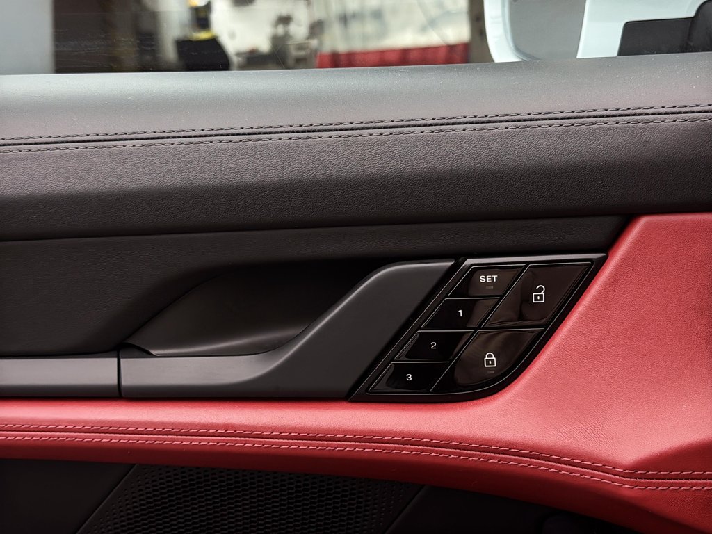 Porsche Taycan 4S Performance Package 2021 à Laval, Québec - 30 - w1024h768px