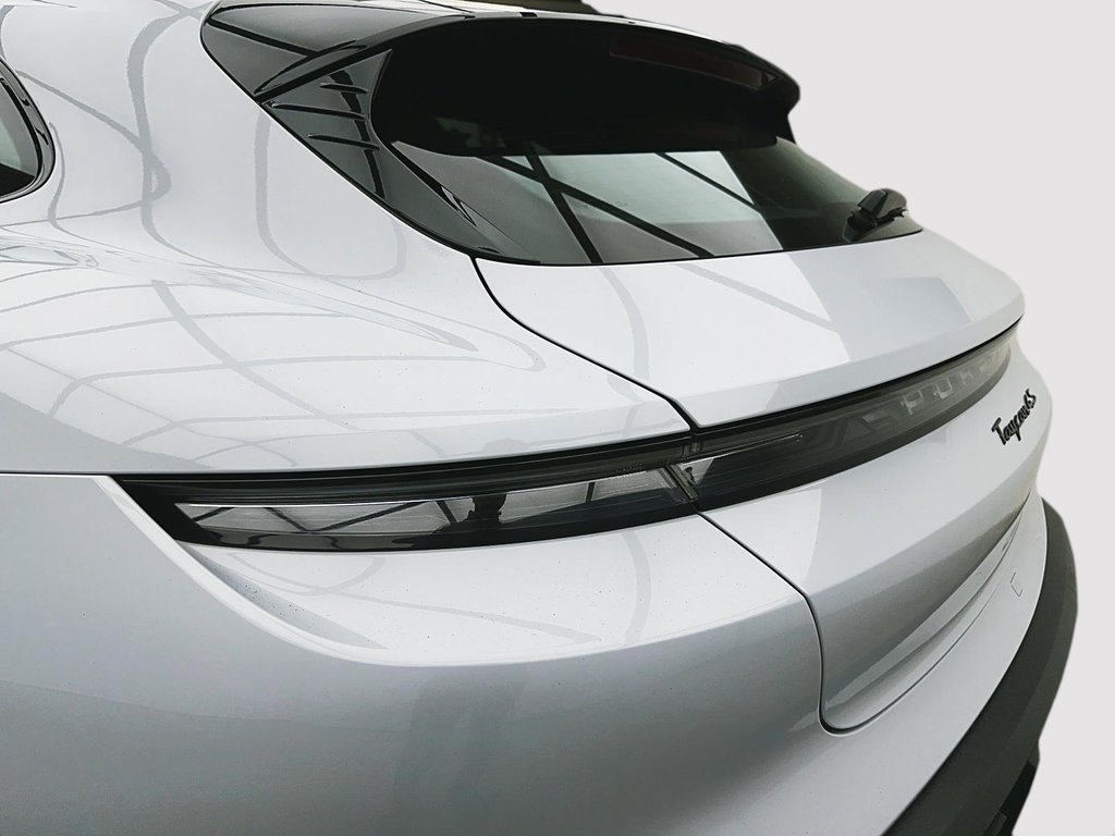 Porsche Taycan 4S Cross Turismo Pemium, Sport Chrono Package 2022 à Laval, Québec - 12 - w1024h768px