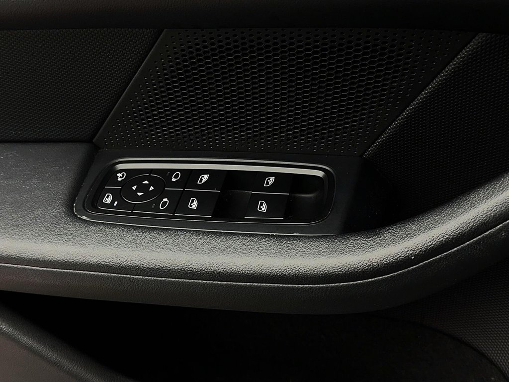 Porsche Taycan 4S Cross Turismo Pemium, Sport Chrono Package 2022 à Laval, Québec - 30 - w1024h768px