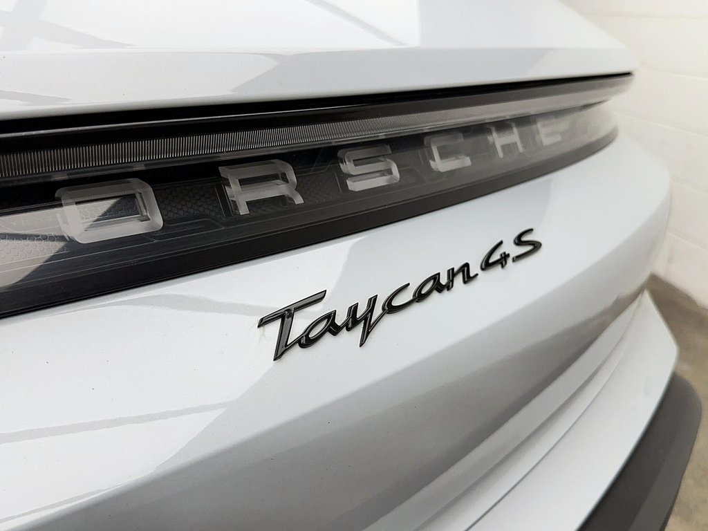 Porsche Taycan 4S Cross Turismo Pemium, Sport Chrono Package 2022 à Laval, Québec - 10 - w1024h768px