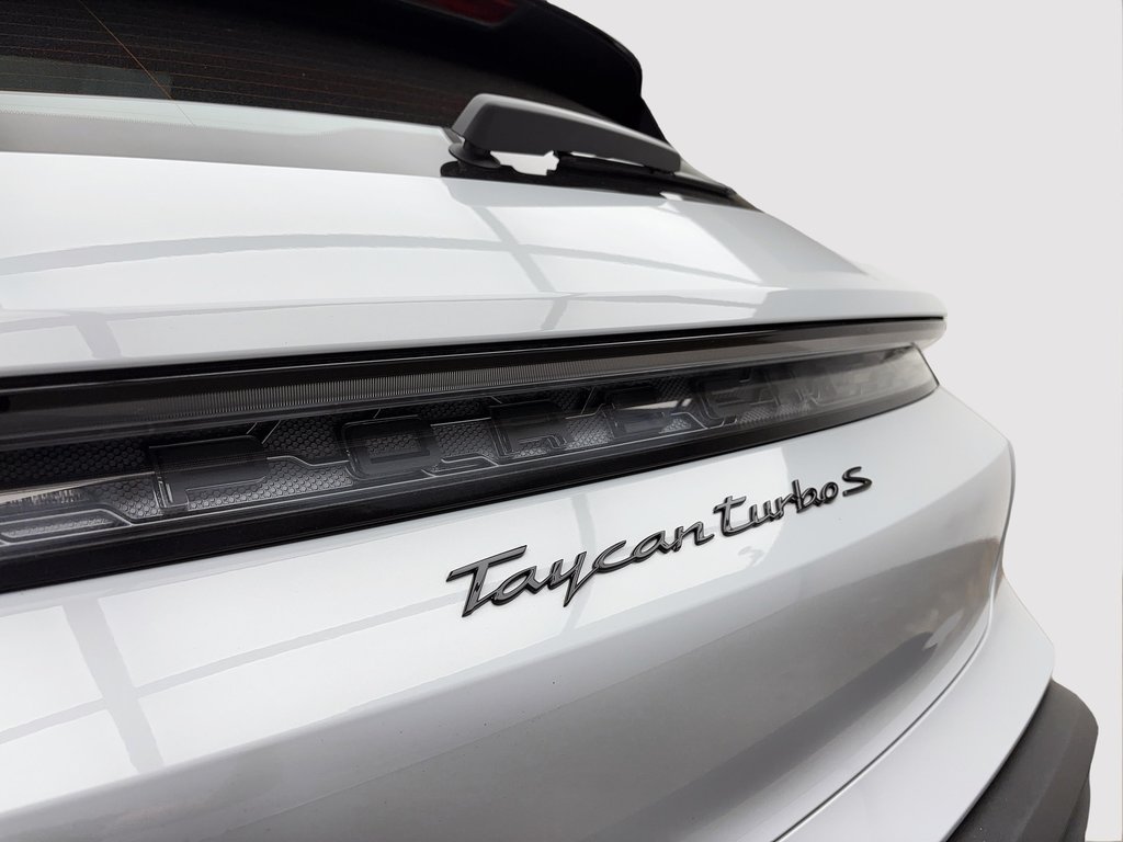 Porsche Taycan Turbo S Cross Turismo AWD 2022 à Laval, Québec - 10 - w1024h768px