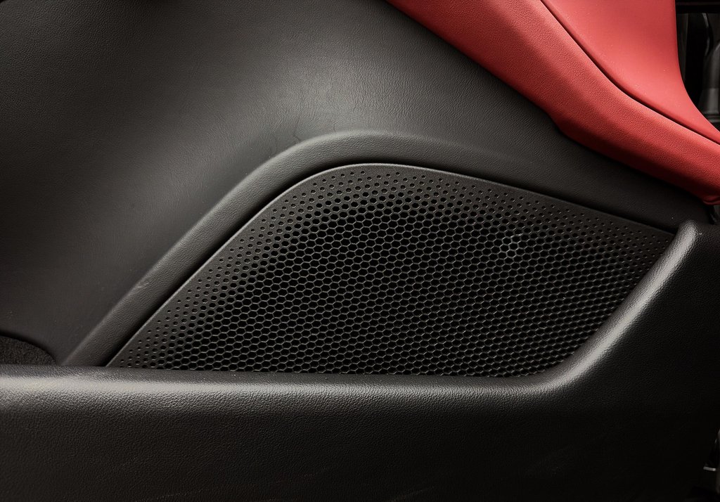 Porsche Taycan GTS AWD 2022 à Laval, Québec - 30 - w1024h768px