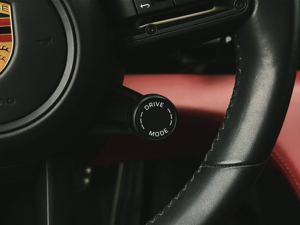 Porsche Taycan GTS AWD 2022 à Laval, Québec - 16 - w1024h768px