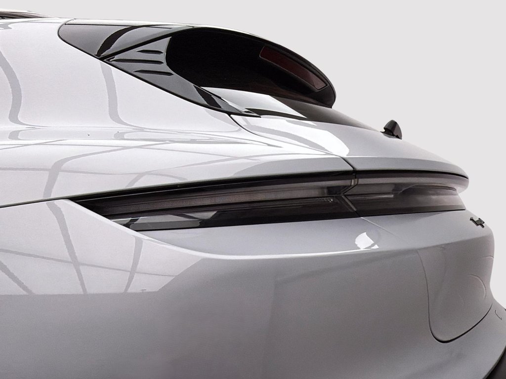 2022 Porsche Taycan 4S in Laval, Quebec - 15 - w1024h768px