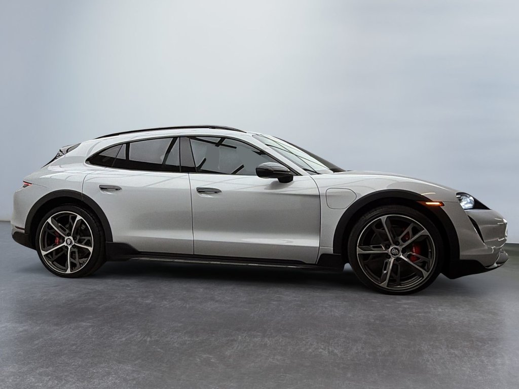 2022 Porsche Taycan 4S in Laval, Quebec - 8 - w1024h768px