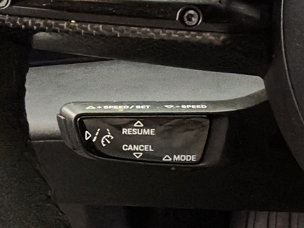 2022 Porsche Taycan 4S in Laval, Quebec - 18 - w1024h768px