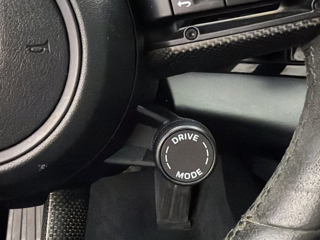 2022 Porsche Taycan 4S in Laval, Quebec - 17 - w1024h768px