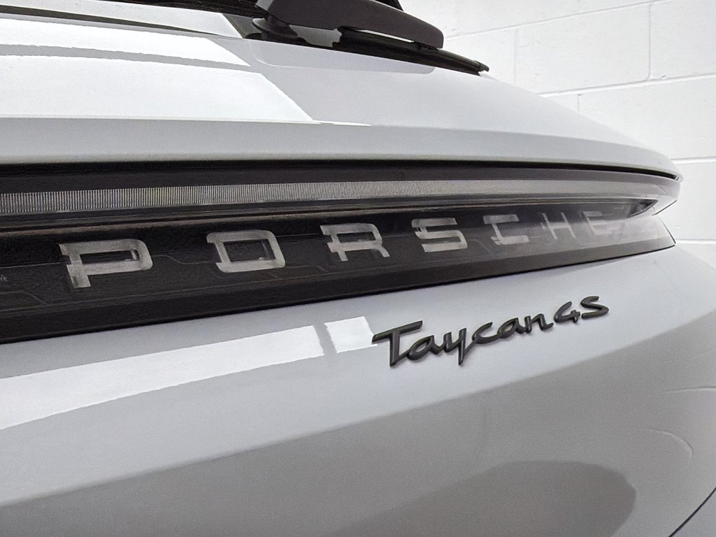 2022 Porsche Taycan 4S in Laval, Quebec - 12 - w1024h768px