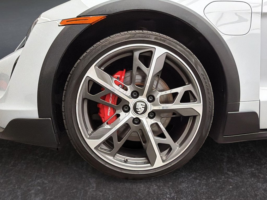 2022 Porsche Taycan 4S in Laval, Quebec - 10 - w1024h768px