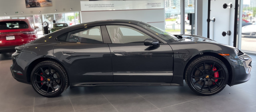 2023  Taycan GTS AWD in Laval, Quebec - 6 - w1024h768px